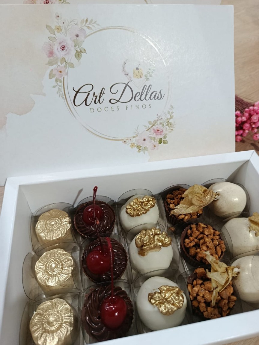 Caixa Art Dellas com 15 doces finos