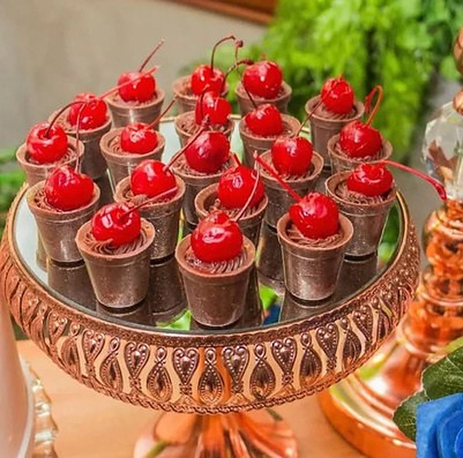 Copinho de ganache com cereja
