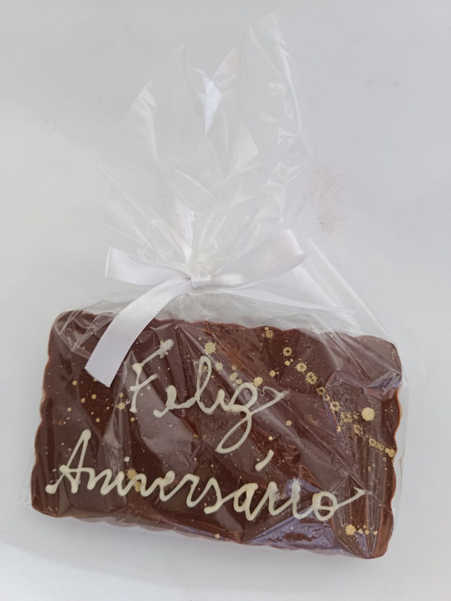 Placa de chocolate com a frase Feliz Aniversário